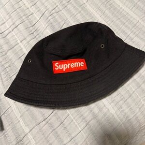 Supreme Black Bucket Hat